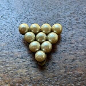 Vintage 1940s–1950s Faux Pearl Fur Clip/Brooch/Scarf Clip